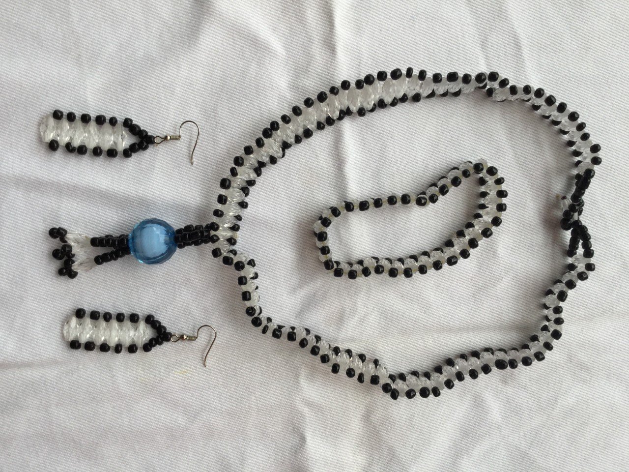 Ensemble  collier boucle  gourmette  blanc-noir
