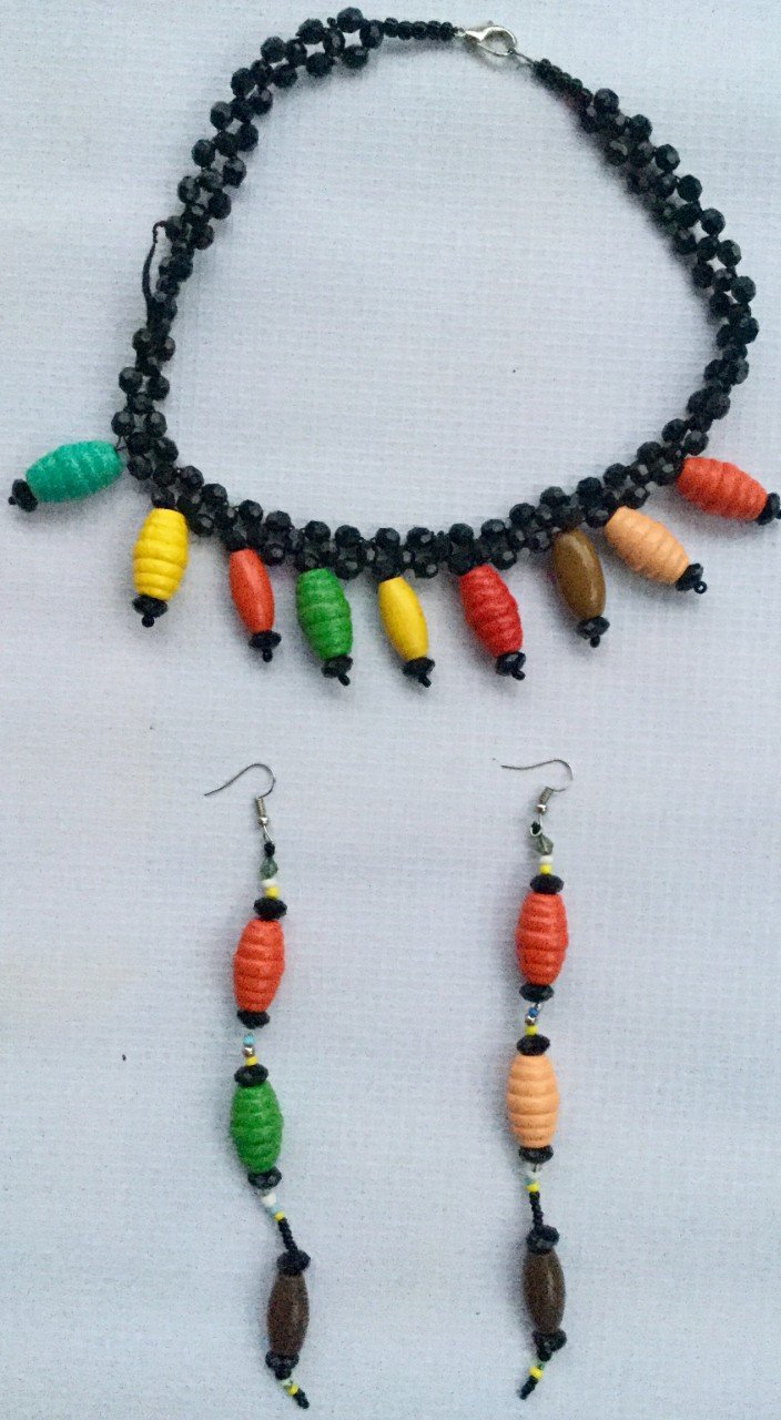 Ensemble  collier et  Boucles  multi couleur