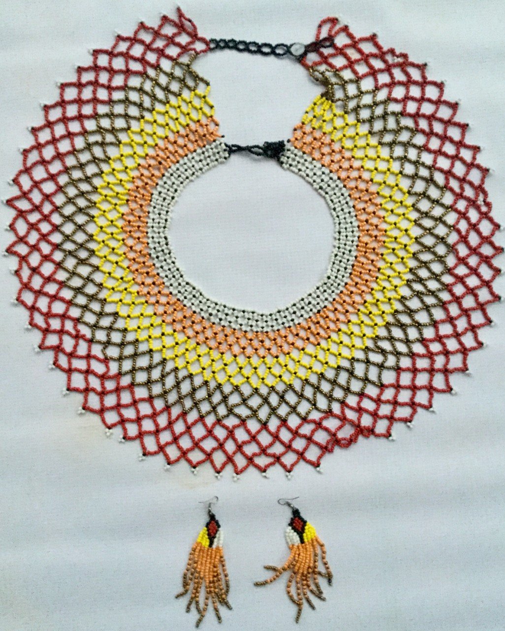Cape et boucles multicolores