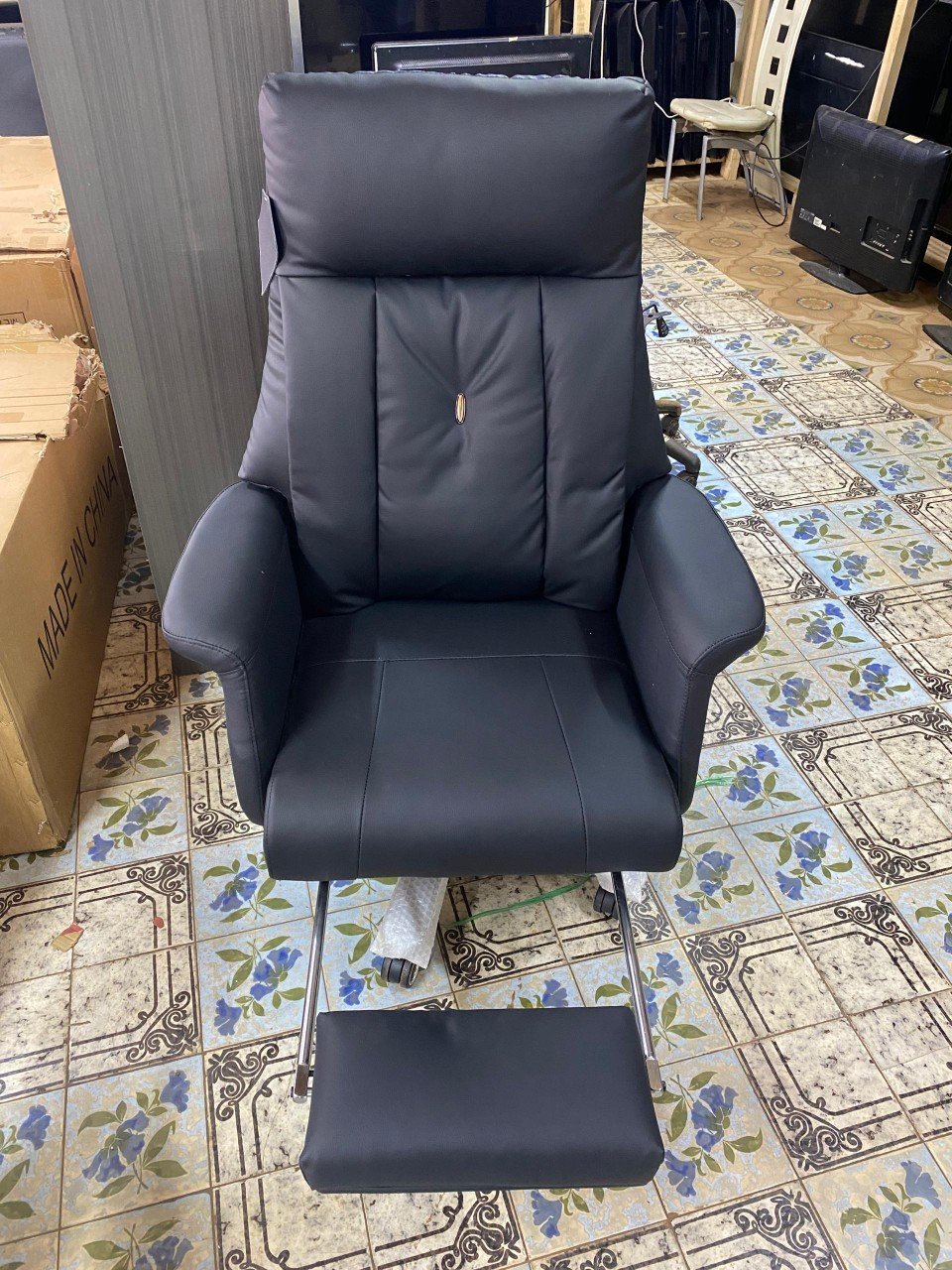 Fauteuil de direction ergonomique luxe cuir noir avec repose-pieds rétractable