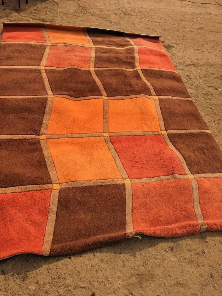 Tapis tricolore motif carré 170x240