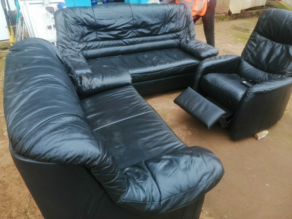 CANAPE EN CUIR AVEC LIT INTEGRER AU CANAPE