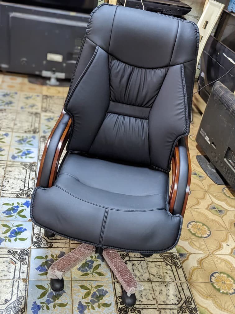 Chaise de bureau de direction de luxe en bois massif à dossier haut