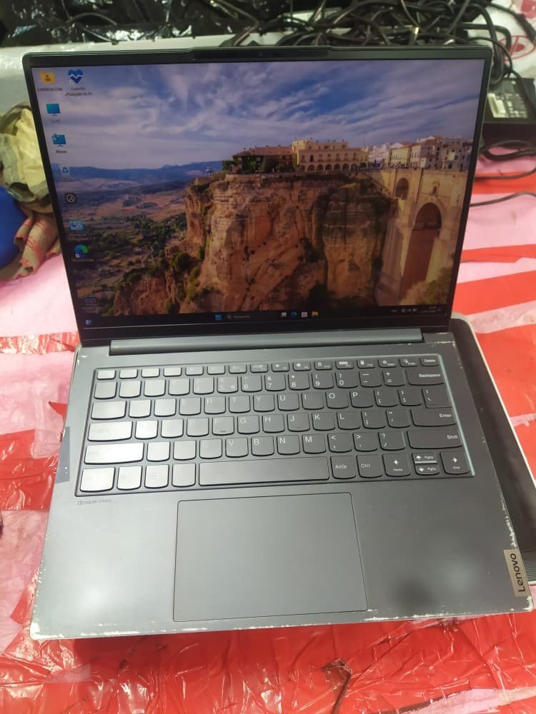 Lenovo Yoga Slim 7 Ryzen 5 256GB SSD 16GB RAM