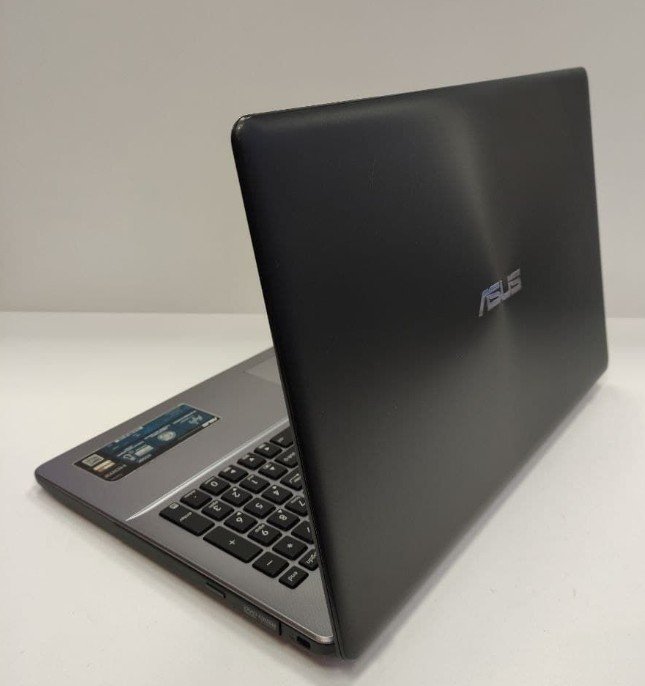 ASUS K550CL; Core i5-3337U; Intel HD Graphics 4000 / NVIDIA GeForce 710M: (32 MB / 1024 MB); 500 GB HDD  et 4 GB  de Ram