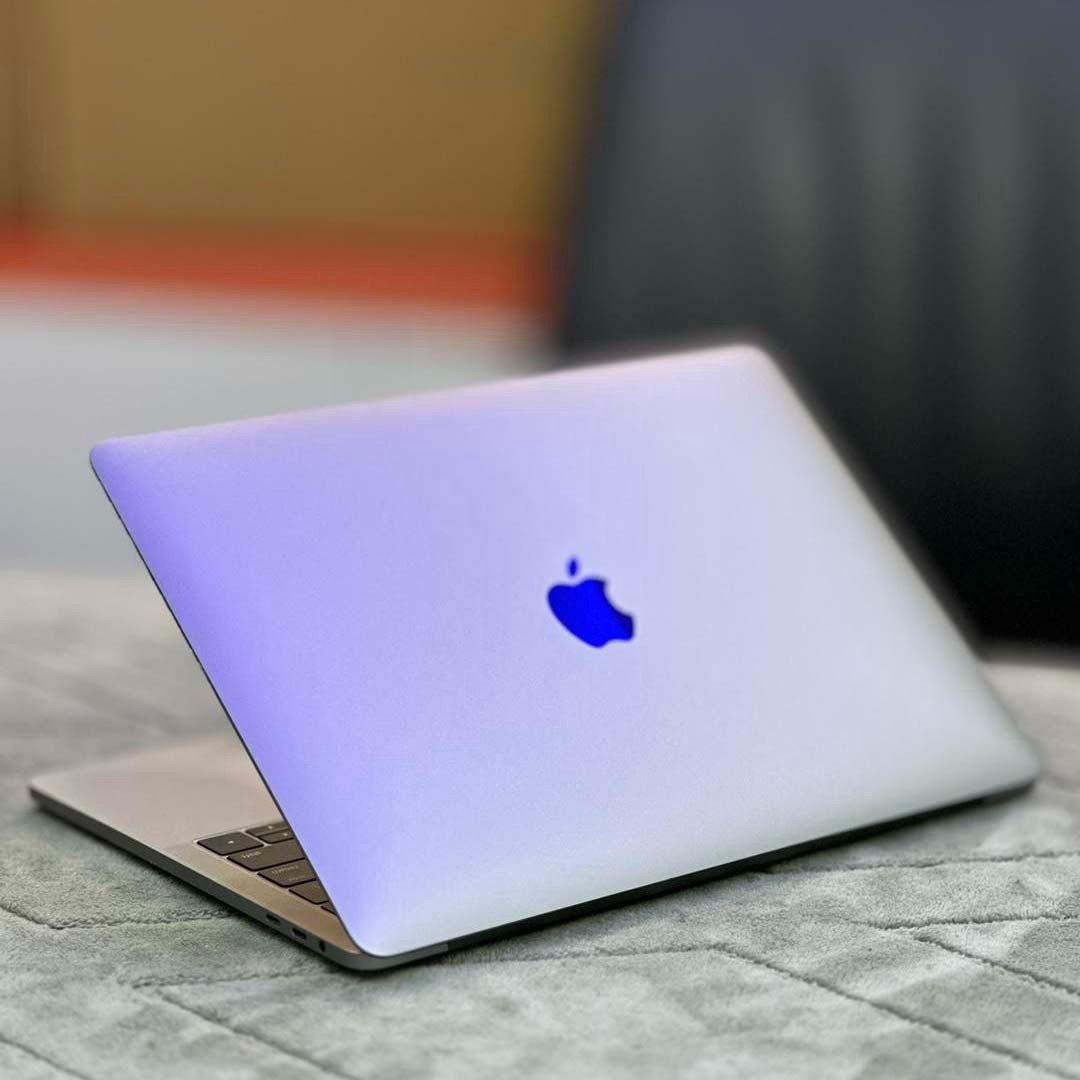 Macbook pro 2017 a1708, i7-7e gen, 256 gb ssd 8 gb