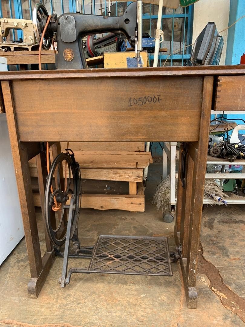 Machine À Coudre Singer À Pédale