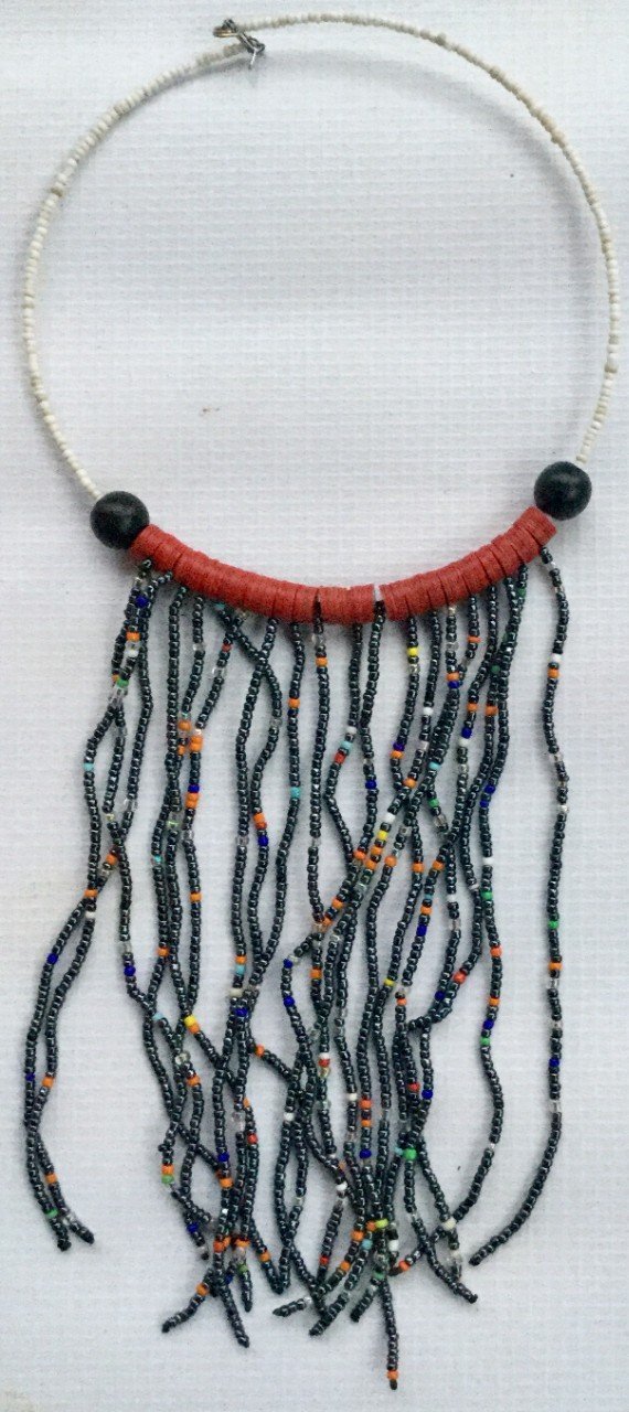 Collier cravate blanc noir orange bleu