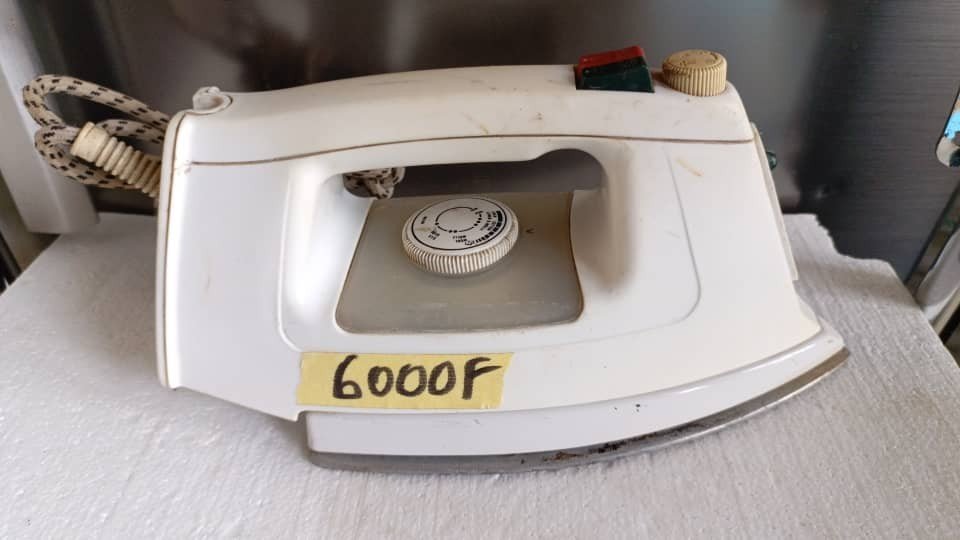 Fer à repasser CLATRONIC DB 2082 1200W