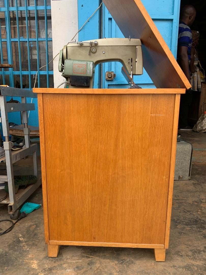 Machine À Coudre  VERITAS