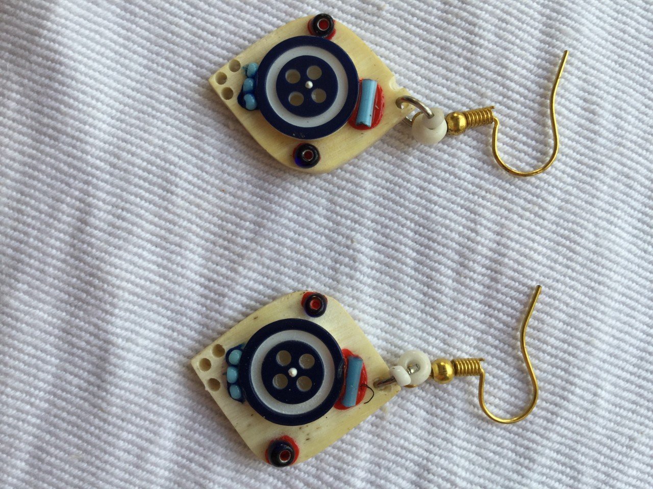 Boucles d'oreilles cornes de bœuf bleu foncé blanc