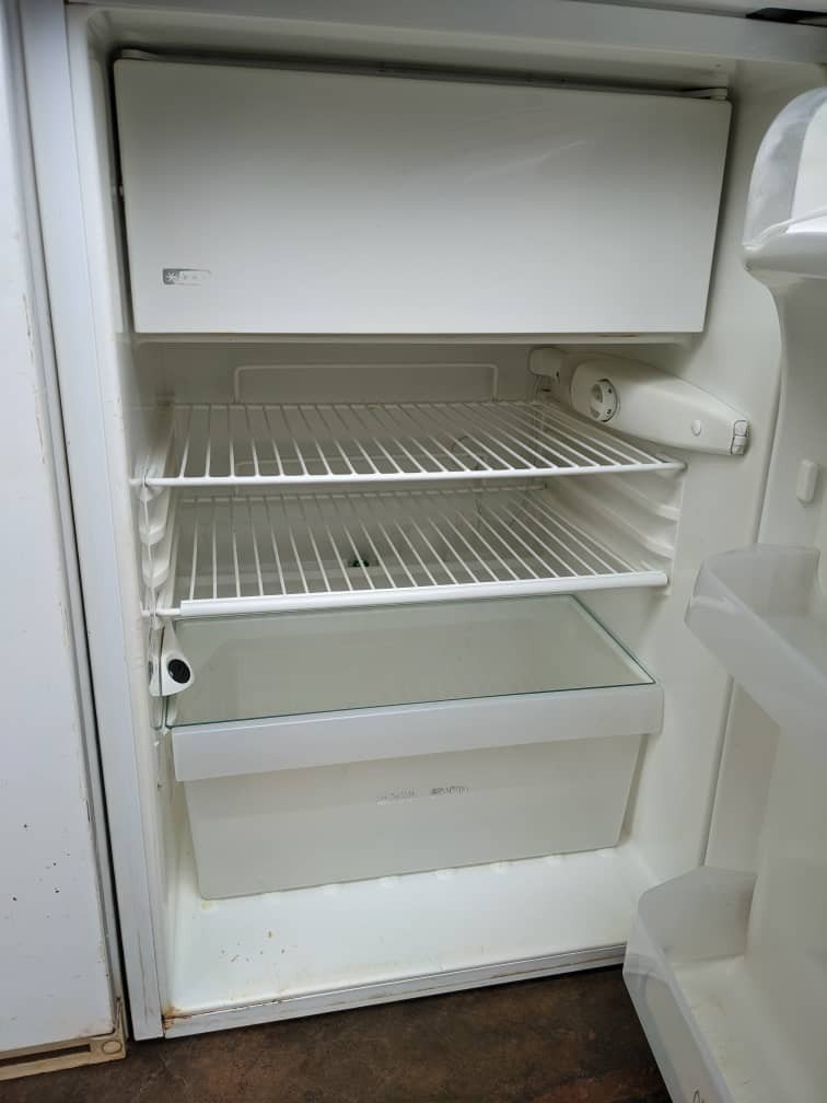 Réfrigérateur Zanussi ZRT27103WA 215L