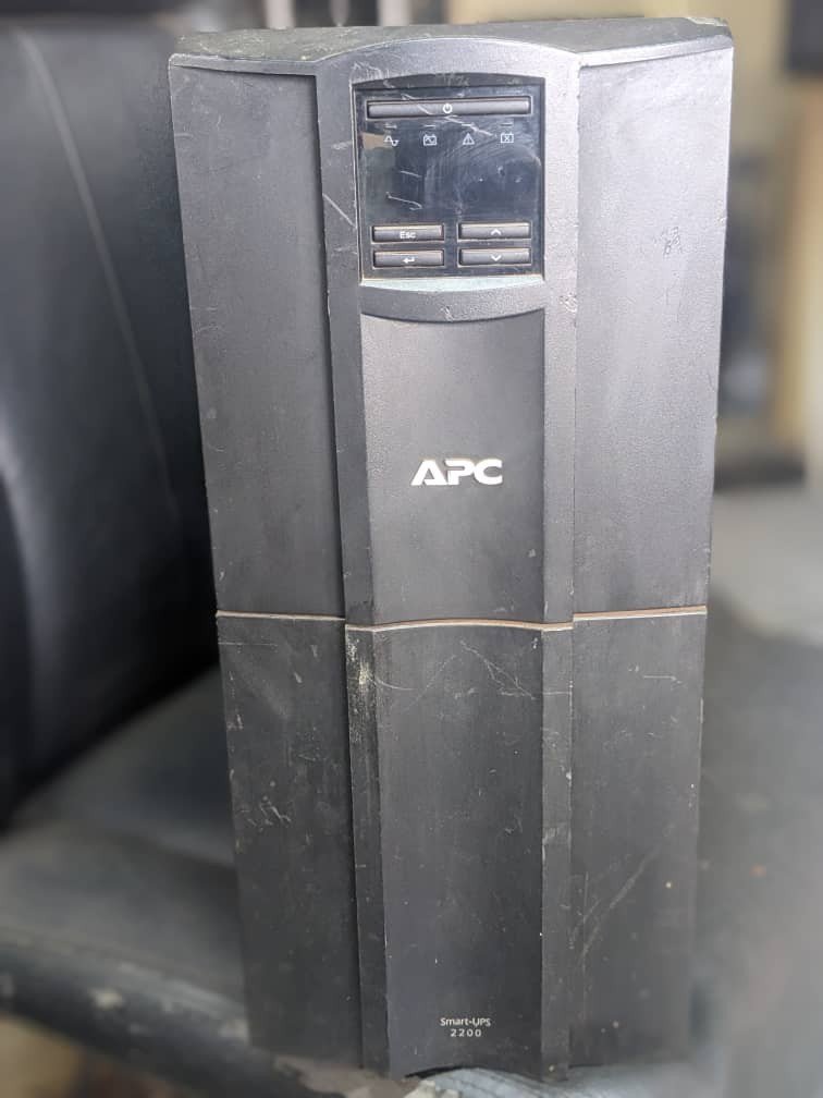 Onduleur smart ups 2200