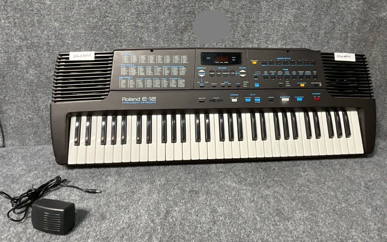 PIANO Roland E-12 61 Keys Intelligent Keyboard