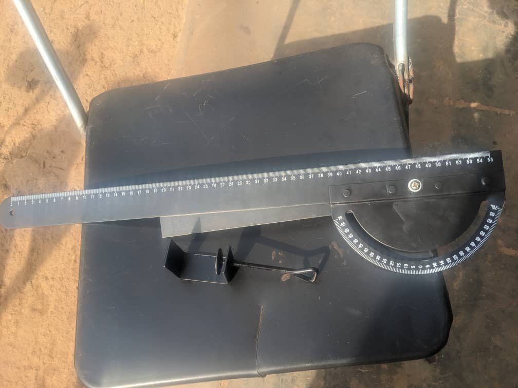 Équerre  de coupe avec manche en aluminium et graduation des deux côtés 