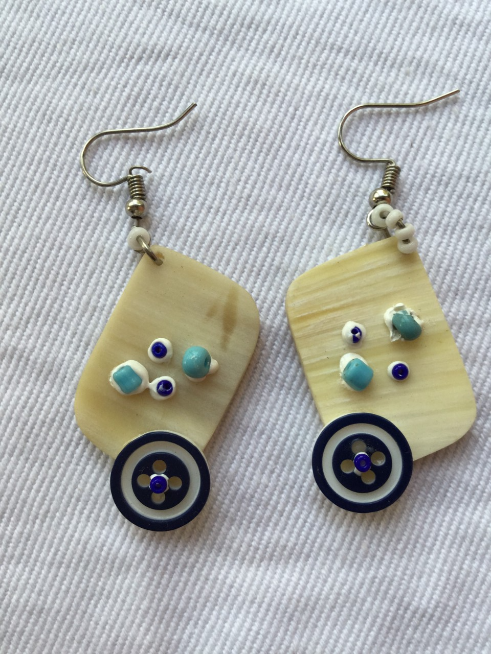 Boucles d'oreilles cornes de bœuf bleu gris blanc