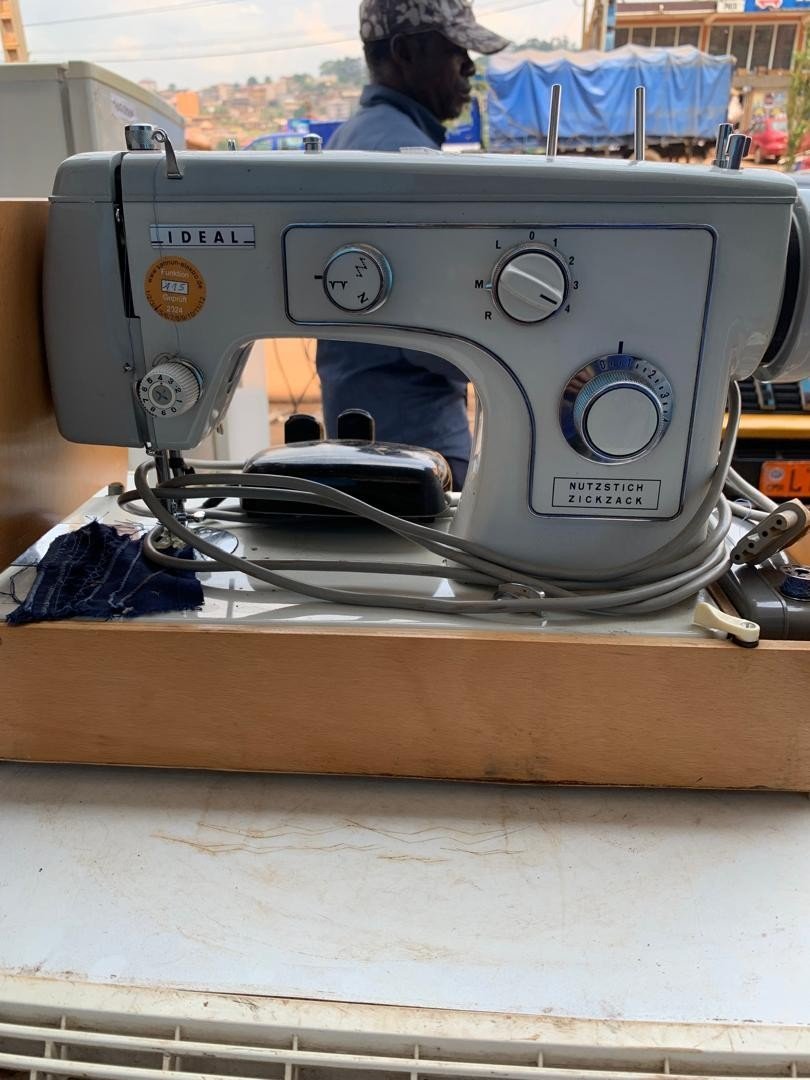 Machine a coudre IDEAL Nutzstich  zick zack  
