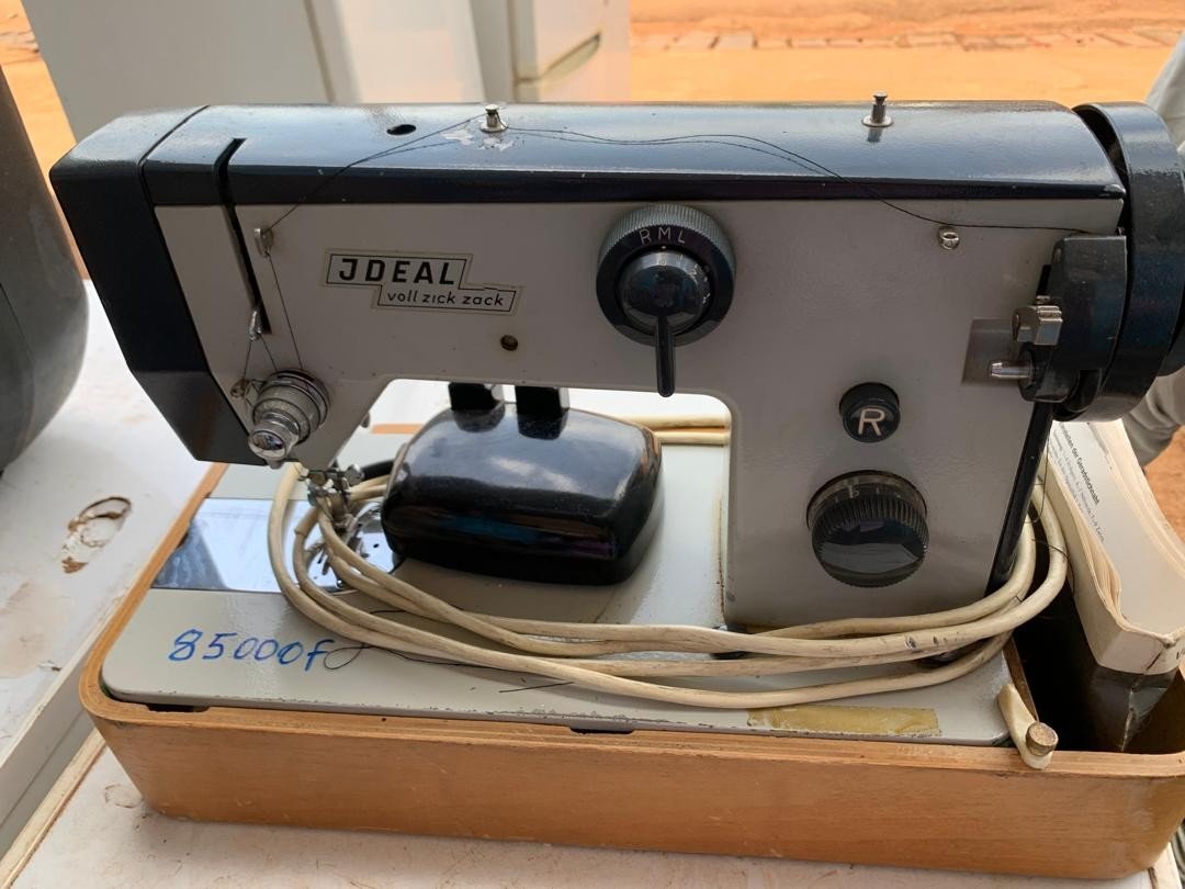 Machine a coudre IDEAL voll zick zack  U 28-30  