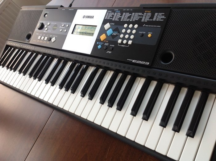 PIANO YAMAHA PSR-E223