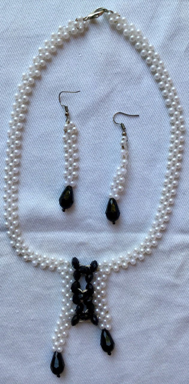 Ensemble collier boucle blanc gris noir