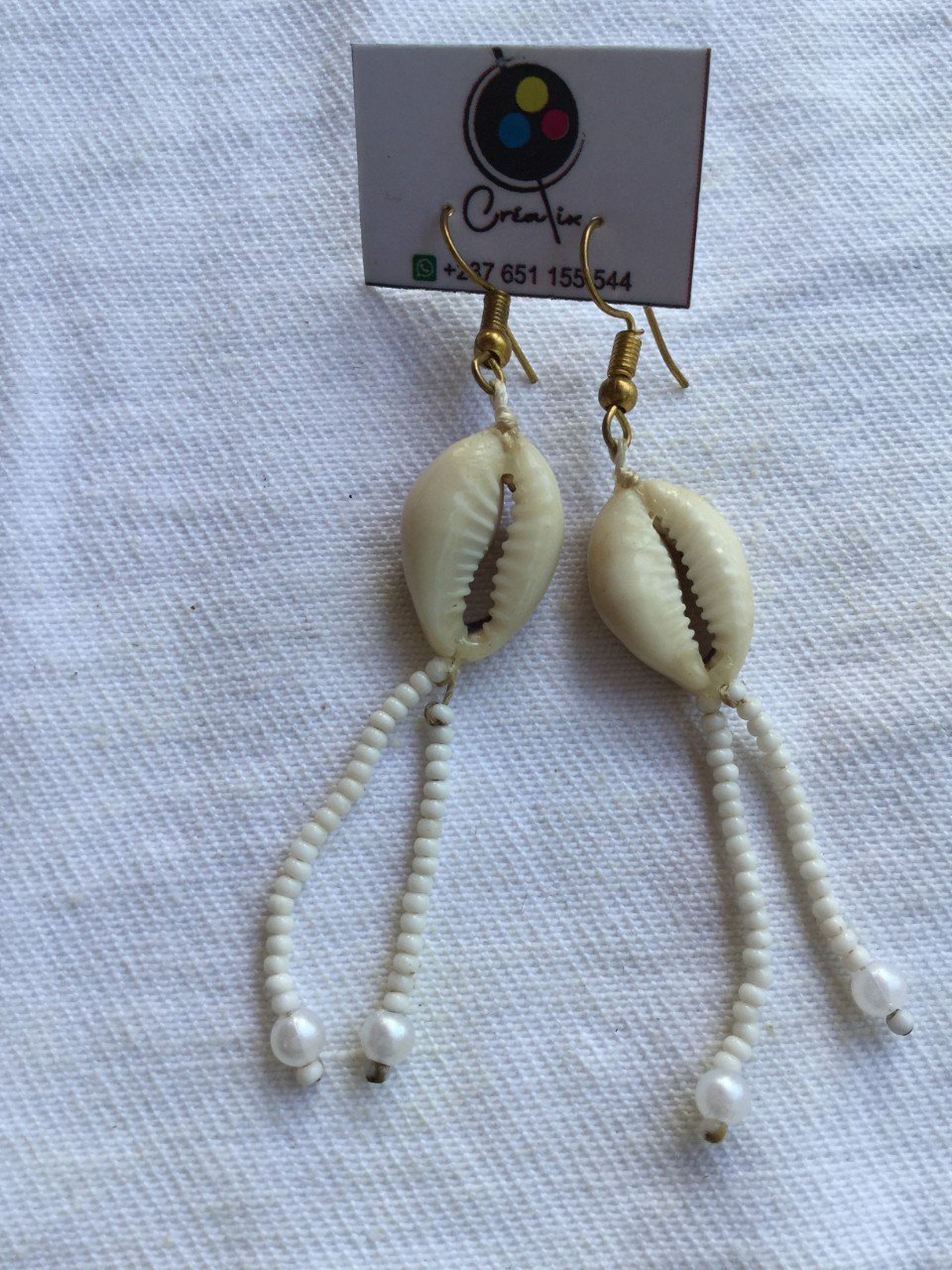 Boucles de perles aux fermoirs ouverts blanc blanc