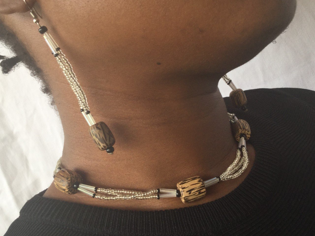 Ensemble boucles collier blanc gris marron claire