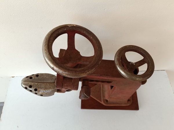 Ancien Outil de Cordonnier 951  