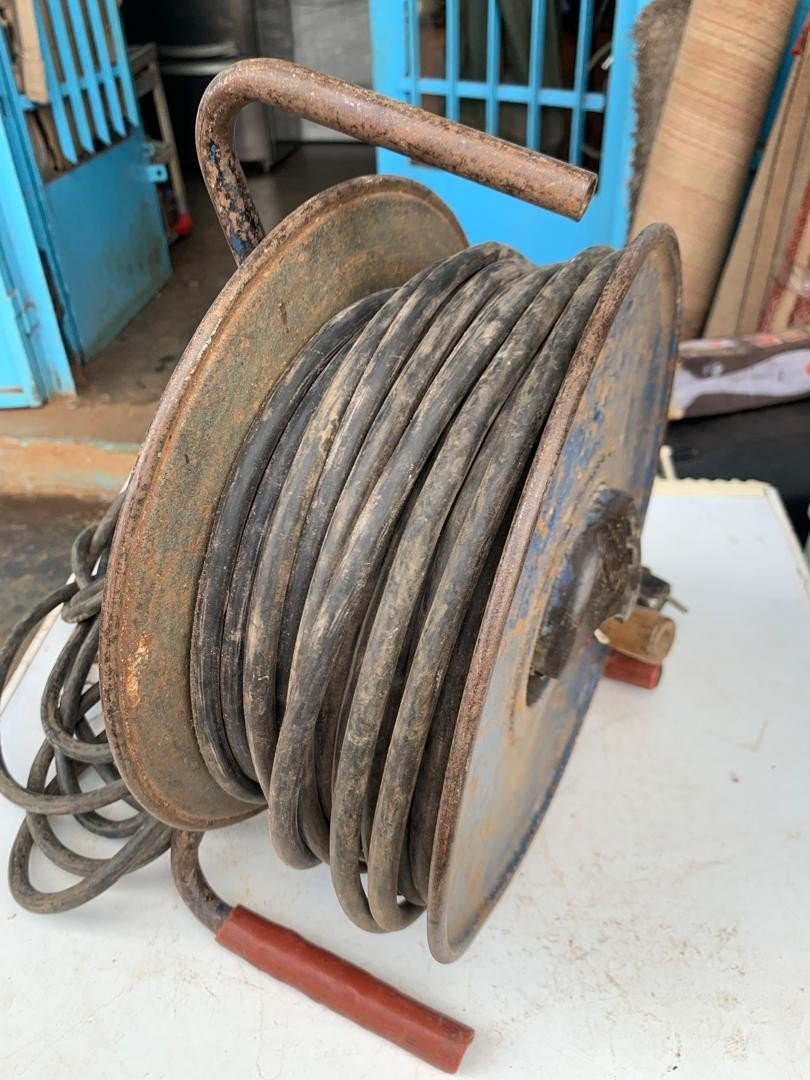 Rallonge enrouleur électrique 50 mètres 3 prises bleu