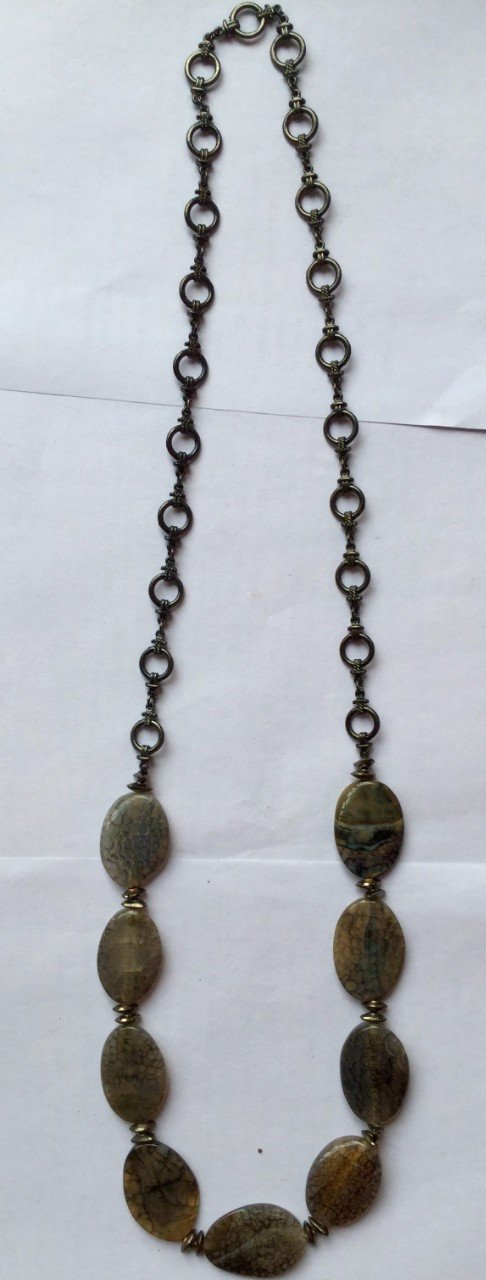 Boucles en pierres précieuses marron foncé